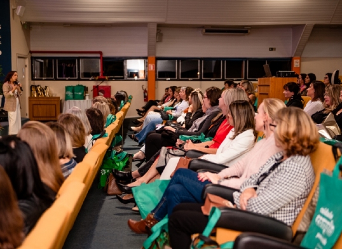 Noite das Mulheres da ACINP encanta e emociona cerca de cem delas em evento especial