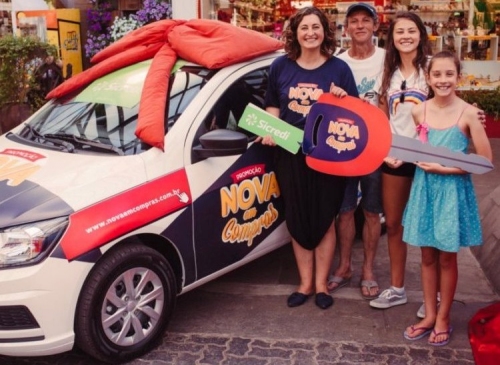 Foto-Diva Marlise Schaeffer  a grande vencedora do carro 0Km da Promoo Nova em Compras